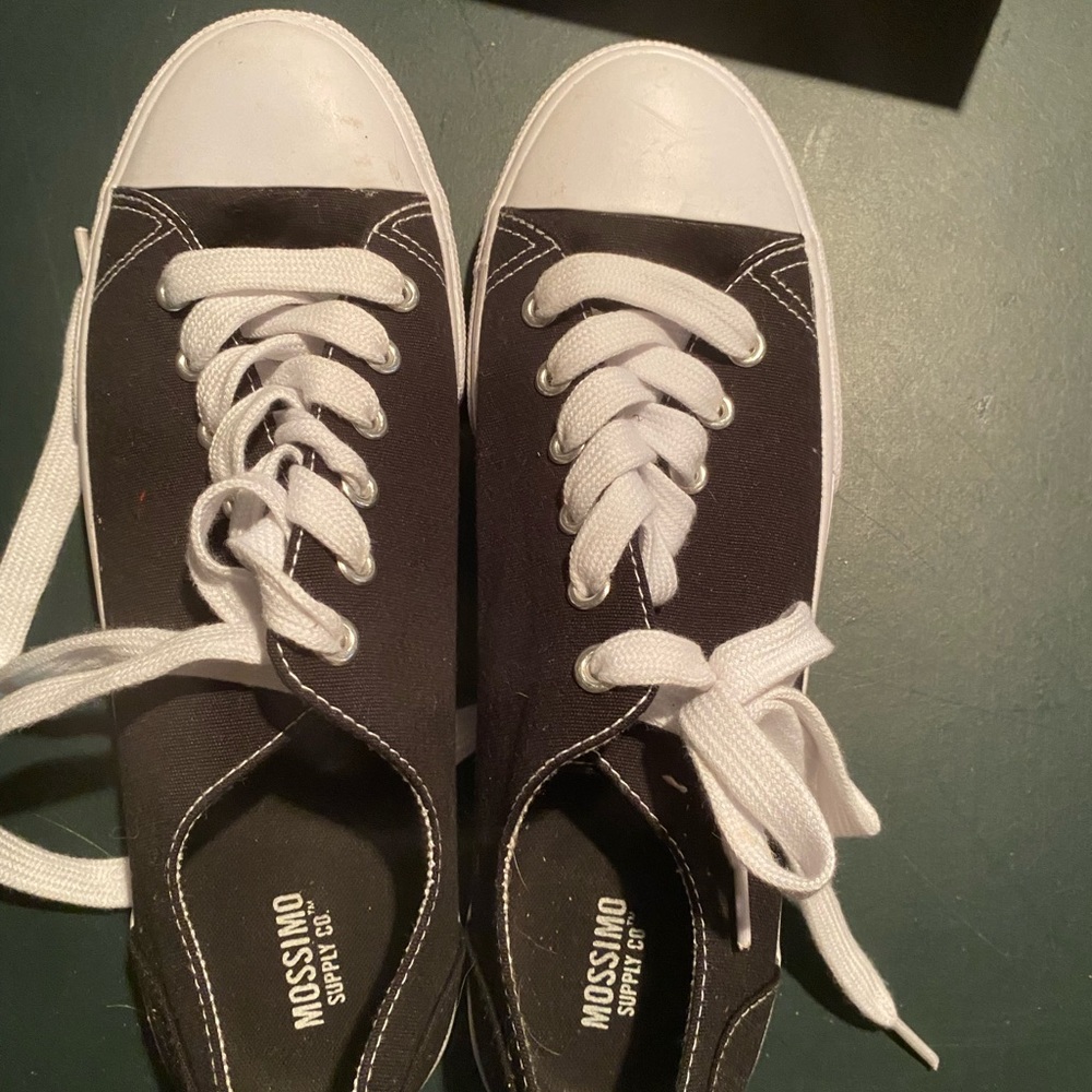 Almost like new!  Black sneakers size 8 womens